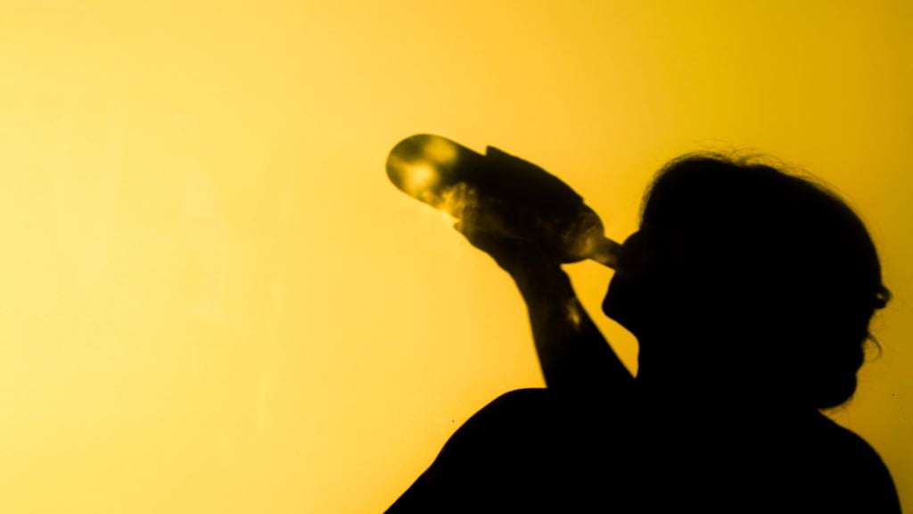 Wie wirkt H4CBD mit Alkohol?